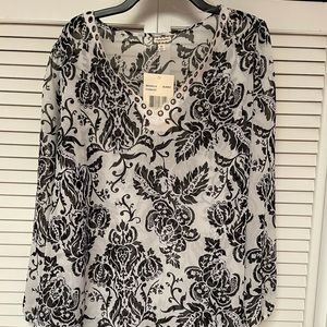 Black & white pull over blouse